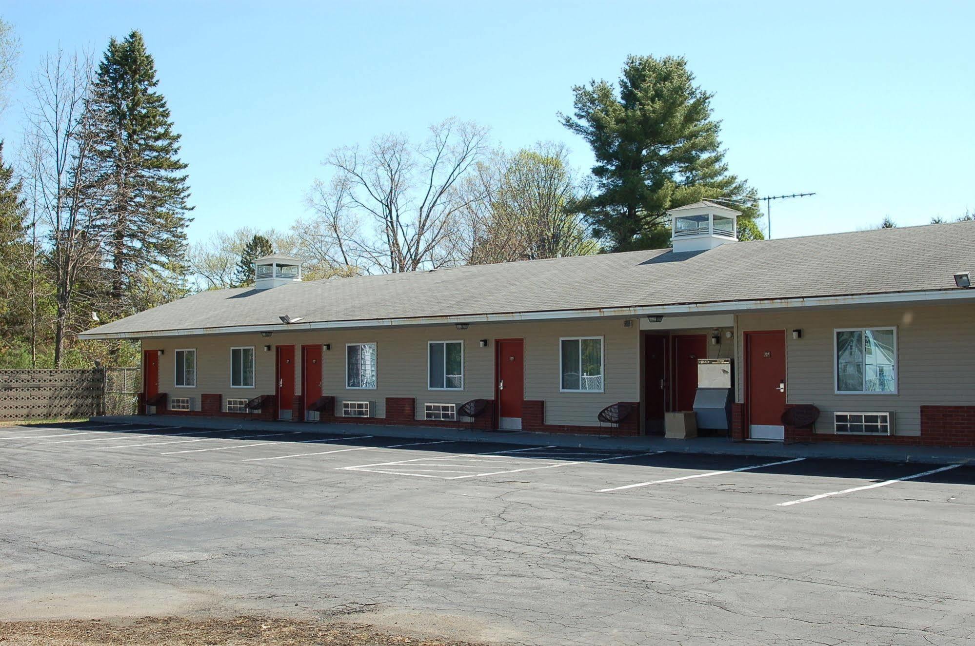 Budgetel Inn Glens Falls-Lake George-Saratoga Εξωτερικό φωτογραφία