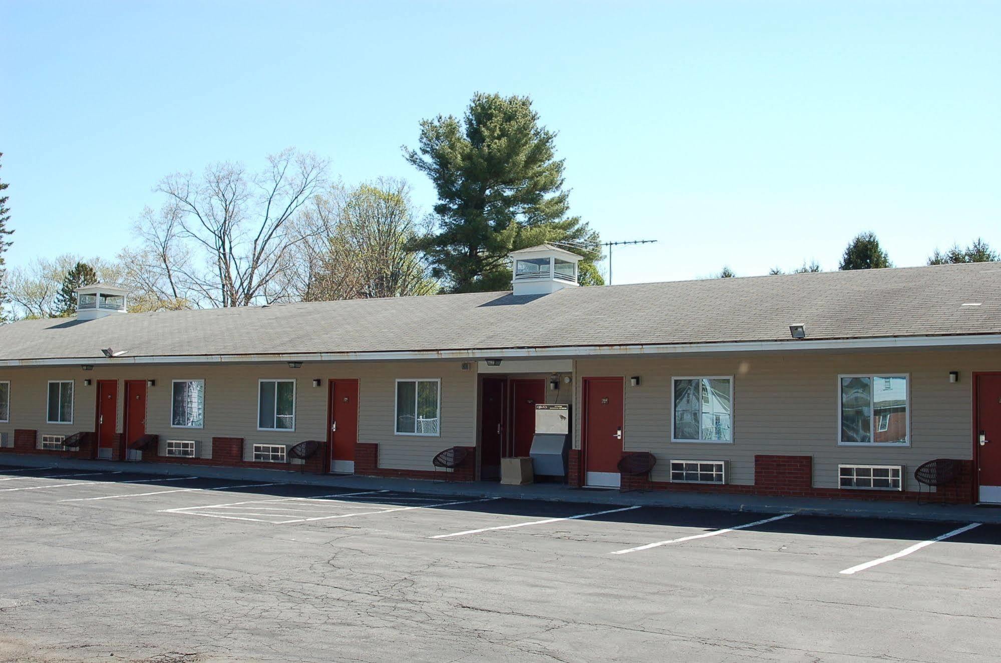 Budgetel Inn Glens Falls-Lake George-Saratoga Εξωτερικό φωτογραφία